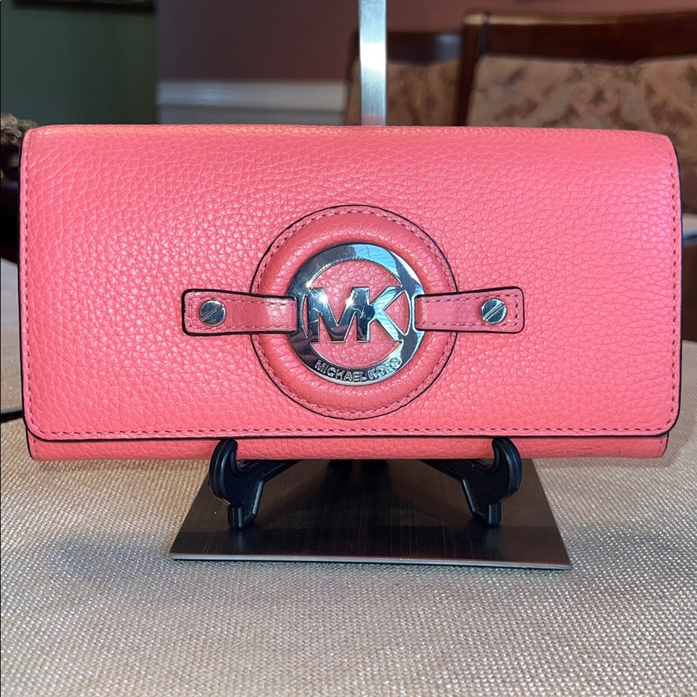 Michael Kors Coral Pink Pebbled Leather MK Circle Logo Wallet buttery Leather! - Picture 2 of 16